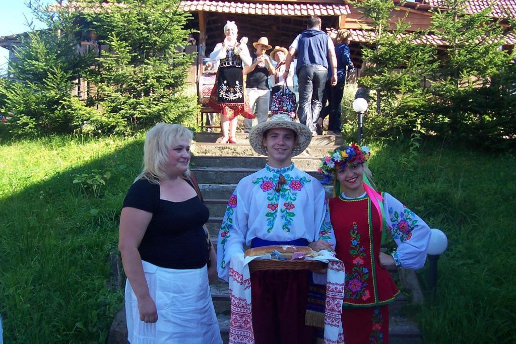 Boykivskiy Dvir Hotel Yasenitsa Zamkova Exterior foto